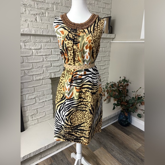 Peter Nygard Tribal Animal Print Shift Dress with Beaded Neckline Size 16 - Picture 4 of 12